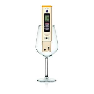 Digitální měřič pH HM Digital PH-80 ve sklenici