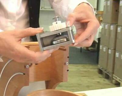 Drtící válce elektrického vločkovače Komo Flocman