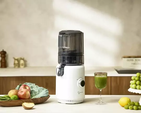 odšťavňovač Sana 818 s extrémně velkým plnicím otvorem