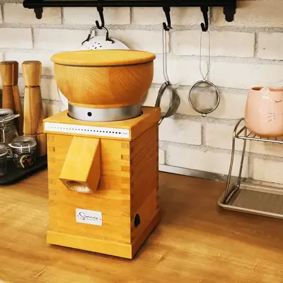 Mlýnek na obilí Sana